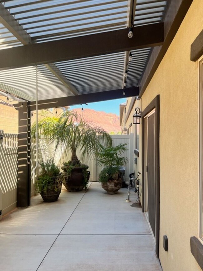 Building Photo - 3 Bedroom Home Near Gubler Park With Community Pool