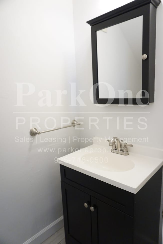 Building Photo - Well-Maintained 2-Bedroom Condo | Garage +...
