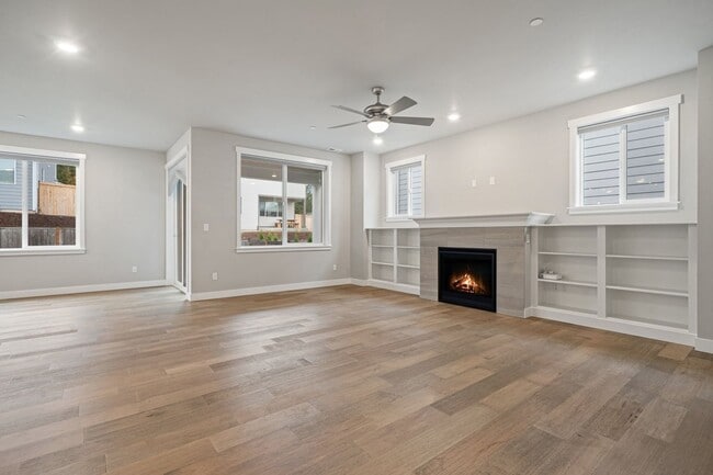 Building Photo - Newer 4-Bedroom Home in Bremerton