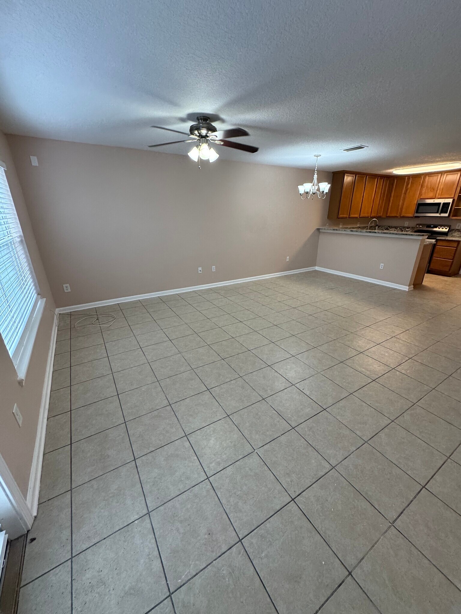 Building Photo - 1034 N Black Cherry Dr