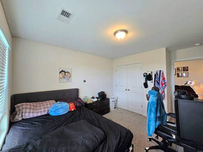 Building Photo - 2160 Alden Dr