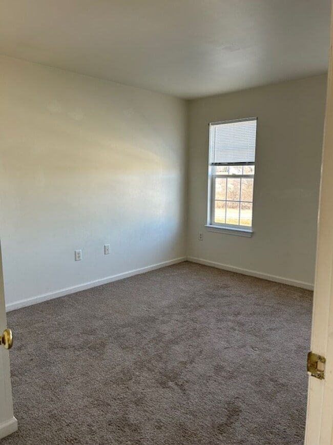 Building Photo - 3 Bedroom 1.5 Bath in Central School District