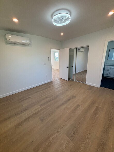 Building Photo - 2280 S Barrington Ave