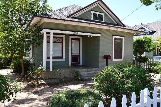 Building Photo - 264-268 North Grand