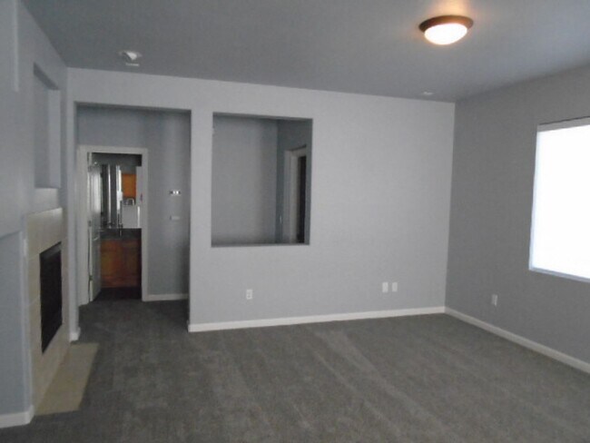 Building Photo - BEAUTIFUL WHITNEY OAKS HOME WITH 3+ BEDROOMS, 3 FULL BATHS, & 2 CAR GARAGE!