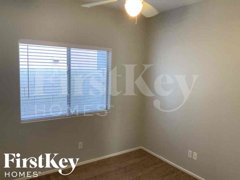 Building Photo - 3032 E Pinto Valley Rd