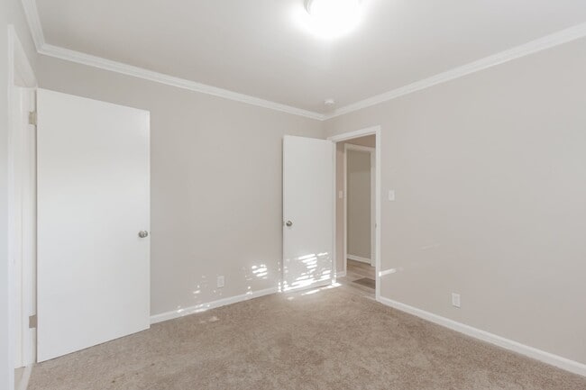 Building Photo - 609 Marguerite Dr NW