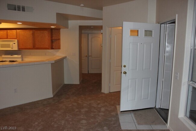 Building Photo - 6701 Cobre Azul Ave