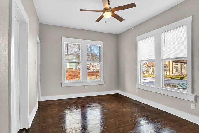 Building Photo - 1013 N Palmetto Ave