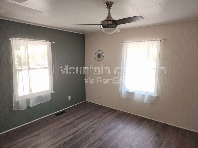 Building Photo - 488 Lake Hosea Dr