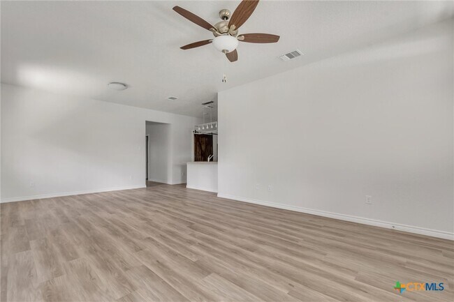 Building Photo - 1118 A Zora Dr