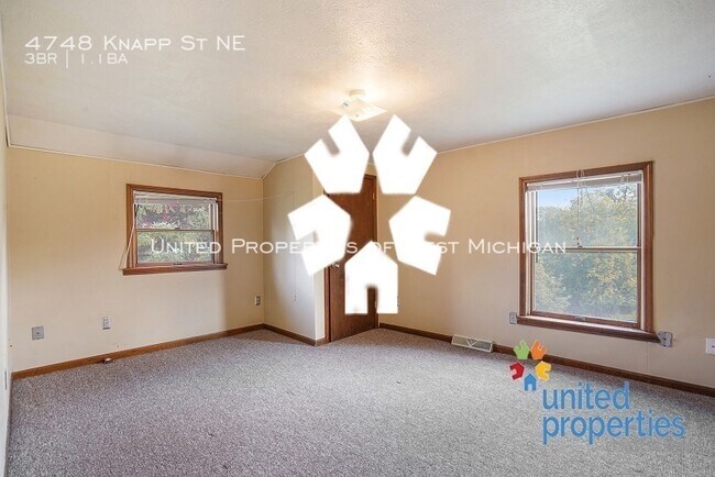 Building Photo - 4748 Knapp St NE