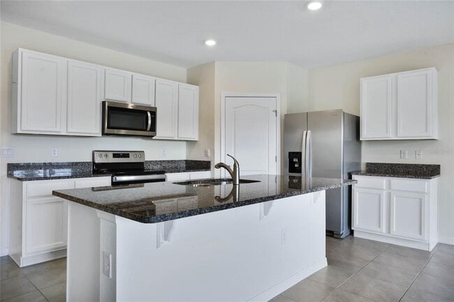 Building Photo - 652 Greymount St