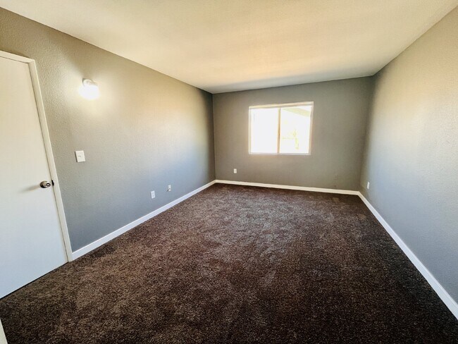 Building Photo - Two bedroom Home in South Joshua Tree