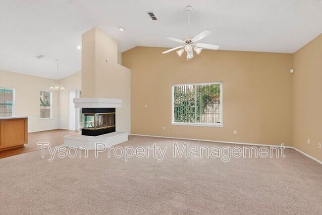 Building Photo - 7411 Peregrine Rd NE