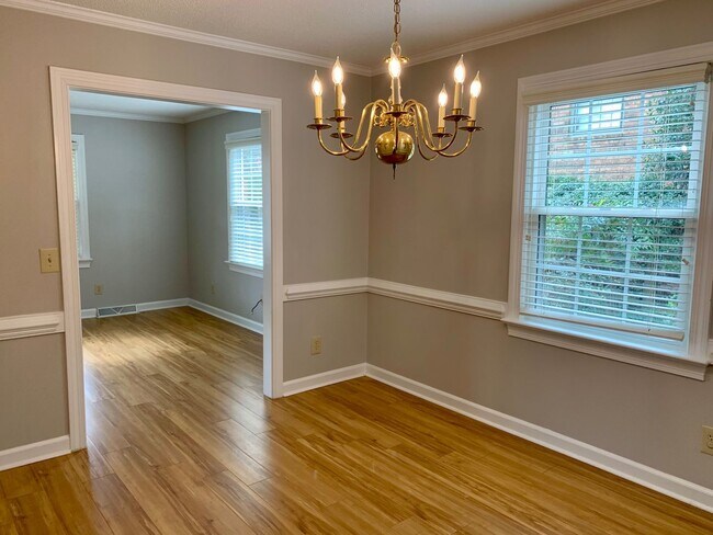 Building Photo - Spacious 4 Bed | 3 Bath Split Level Home i...