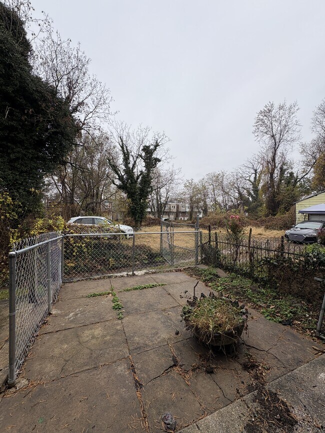 Building Photo - 5504 Devon St