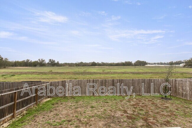 Building Photo - 440 Lynwood Gold