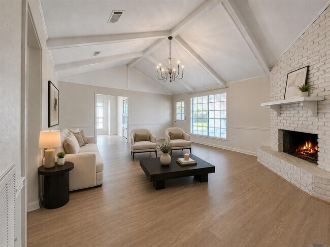 Building Photo - 4941 Pine Hill Dr