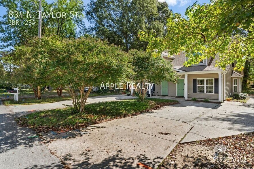 Primary Photo - 834 N Taylor St