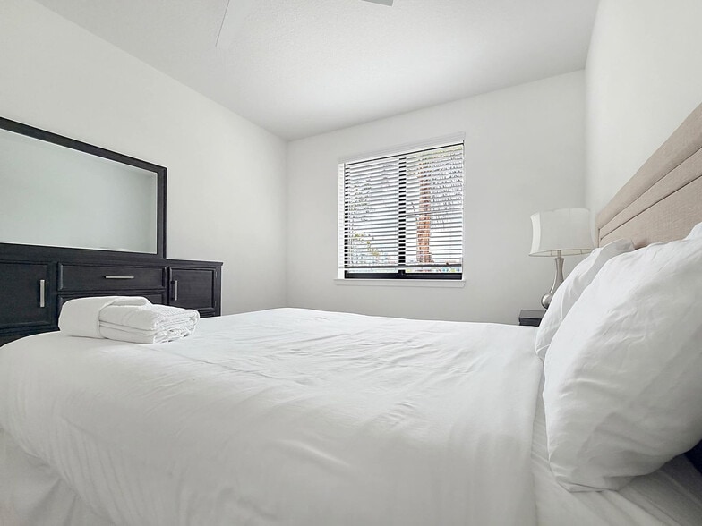 Building Photo - 12122 54th Dr E