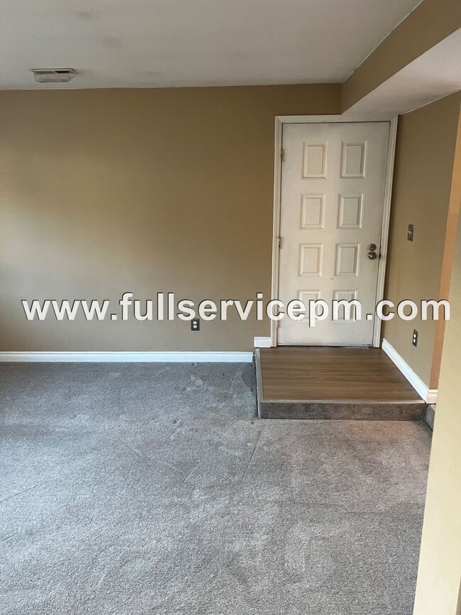 Building Photo - Large condo w/ sauna
