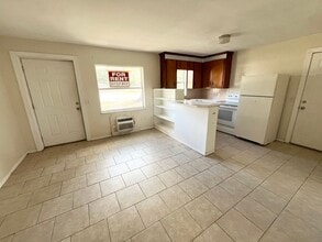 Building Photo - 1BR/1BA Zephyrhills Duplex NO APPLICATION FEE!