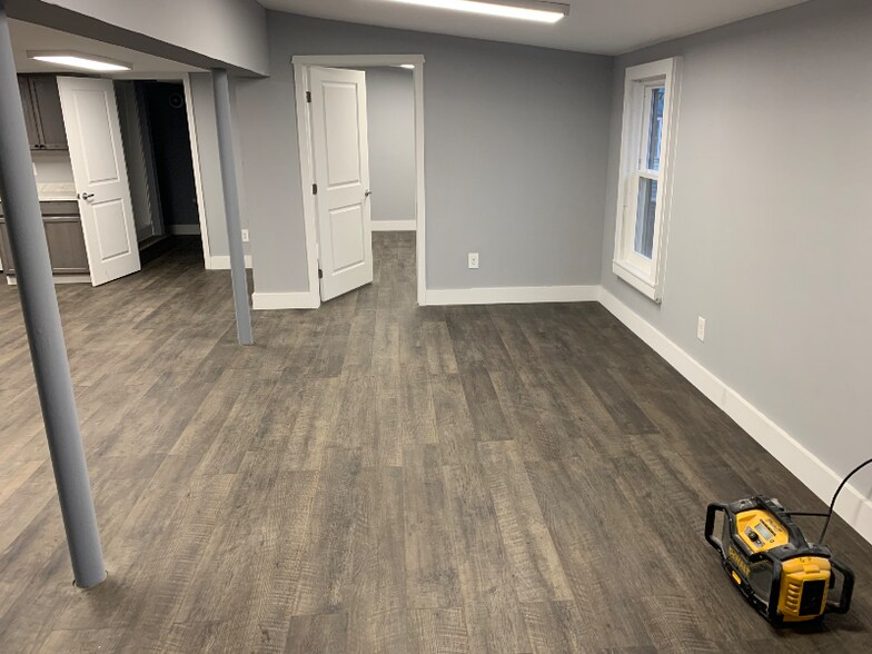 Building Photo - 7 S Canal St