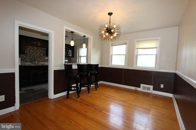 Building Photo - 1612 Sherwood Ave
