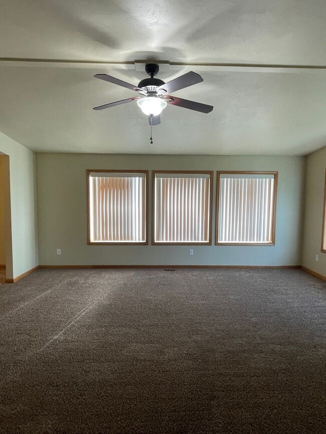 Building Photo - 3 Bed/2 Bath Home with Columbia River & Mt...