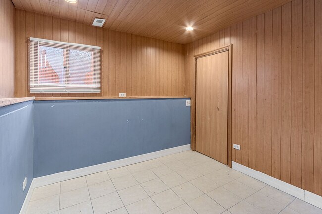 Building Photo - 26235 N Walnut Ave