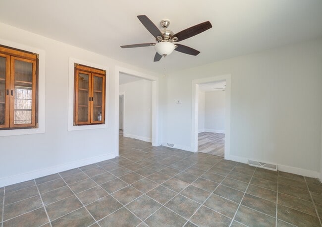 Building Photo - 1437 Briarcliff Dr