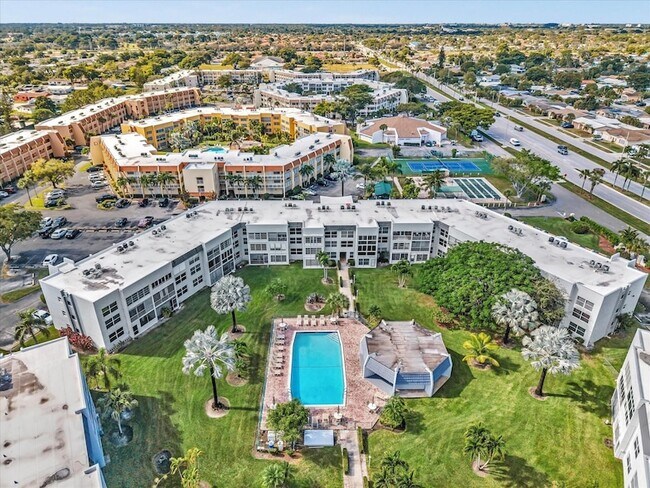 Building Photo - 6570 Royal Palm Blvd