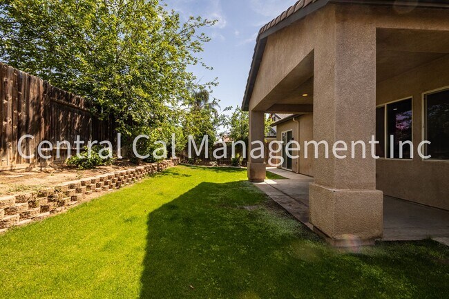 Building Photo - 3 Bedroom/2 Bath Home with Office in the Desired Northwest - $2495 Per Month