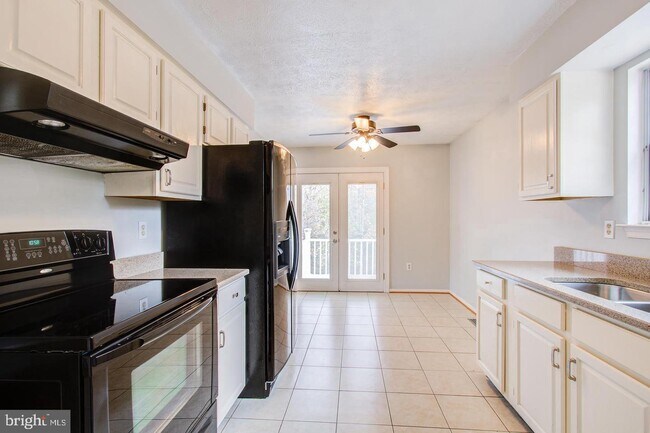 Building Photo - 351 Skyview Dr