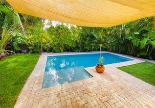 Building Photo - 8959 Dickens Ave