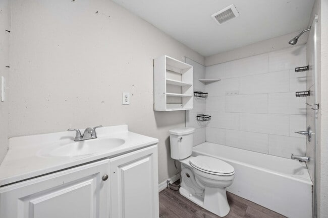 Building Photo - 6437 Spinner Dr