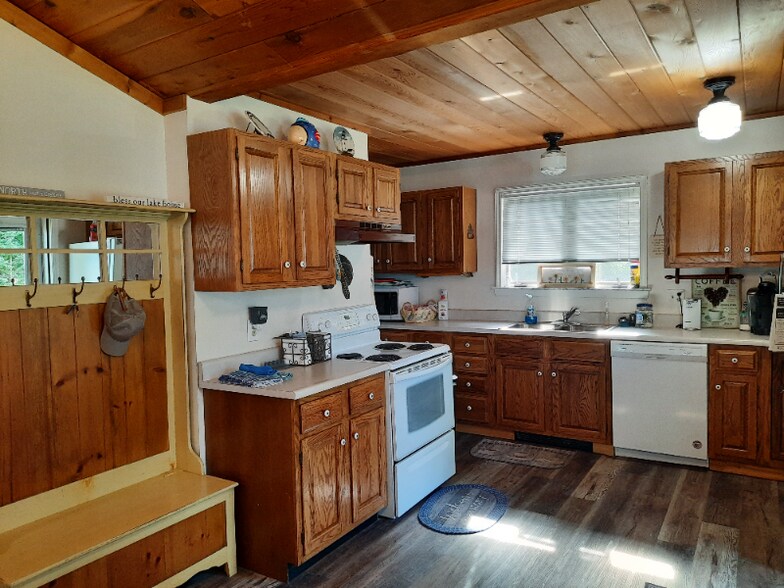 Building Photo - 293 Sumac Ln