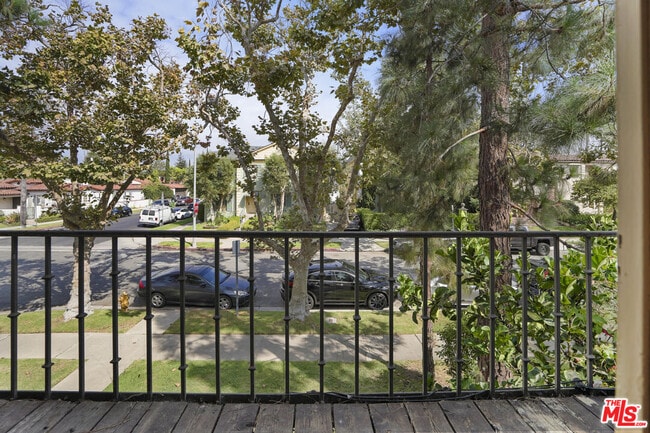 Building Photo - 201 S Poinsettia Pl