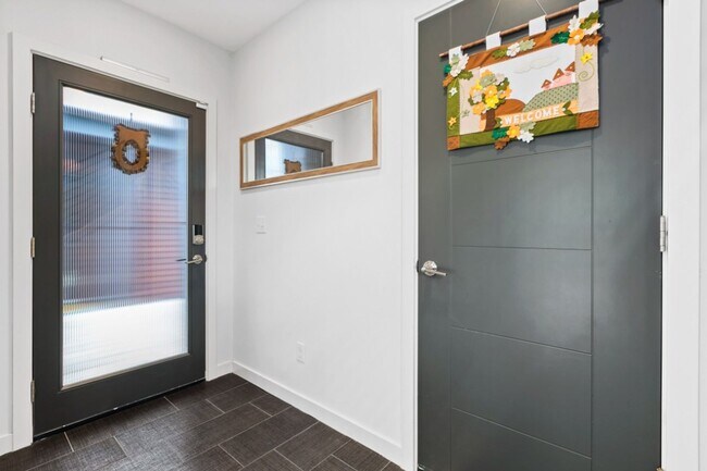 Building Photo - 3Bd/3Ba Seattle Townhome