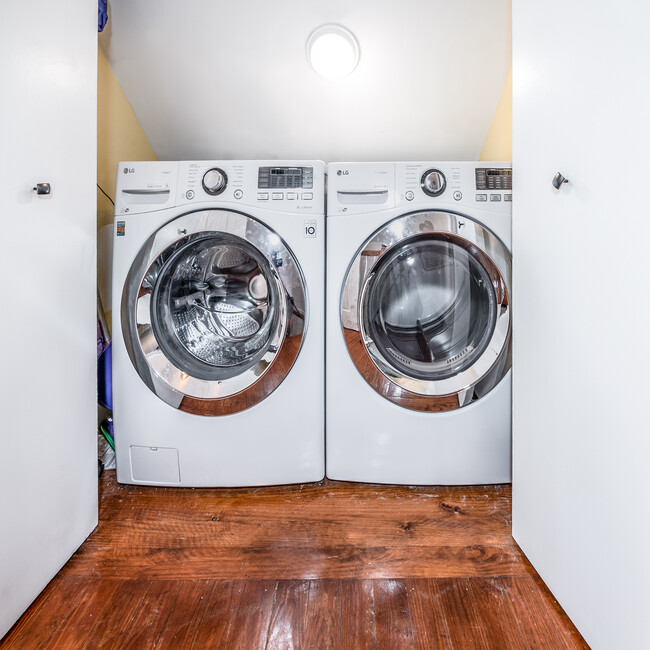 Washer/Dryer - 15 West St