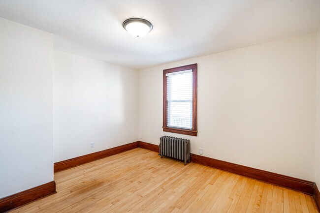 Building Photo - 2213 S 72nd St