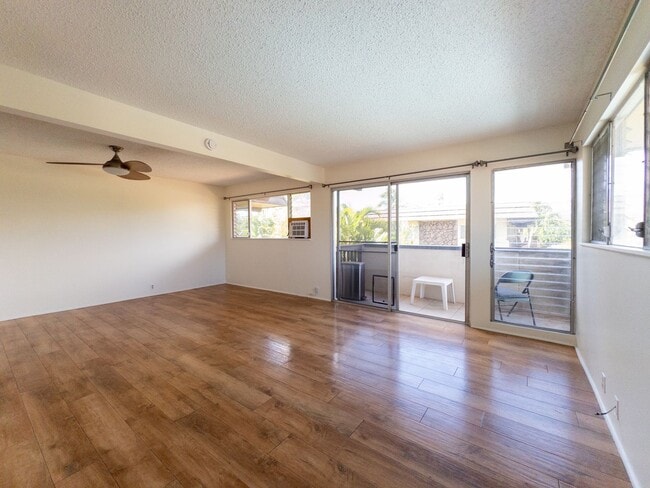 Building Photo - Spacious 1-Bedroom + Bonus Room Townhouse ...