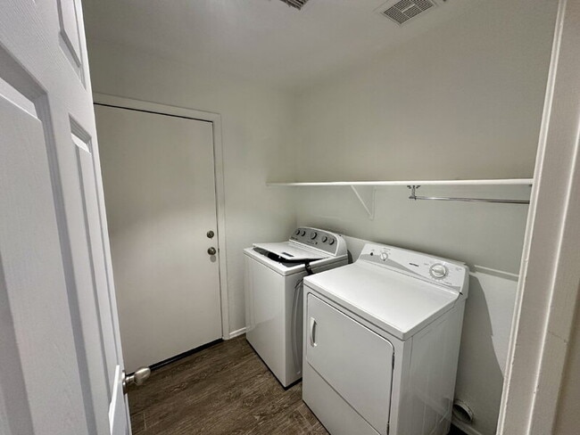 Building Photo - 2353 W Hemlock Ct