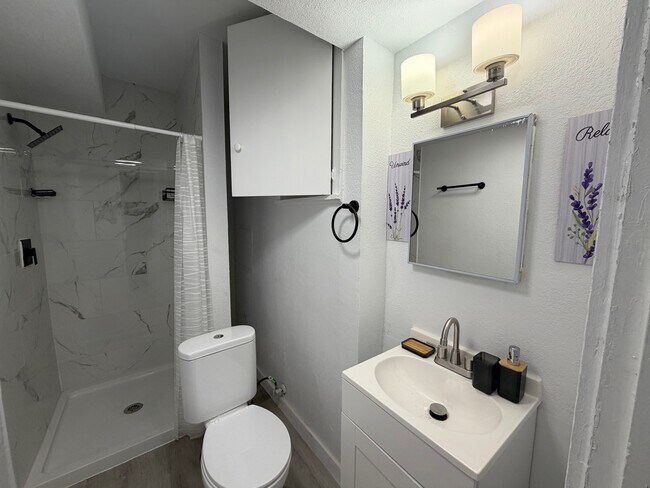 Building Photo - 2136 Ridgeway St