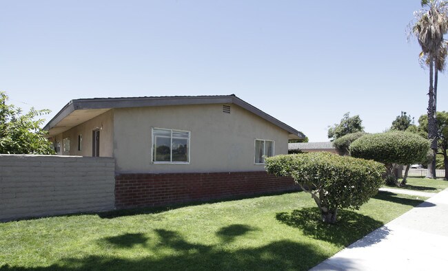 Primary Photo - 875-879 S Olive St