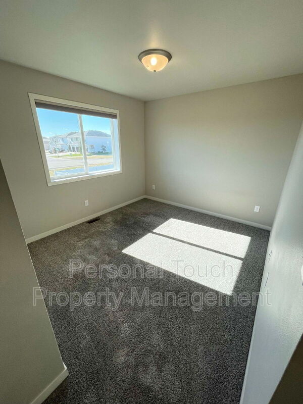 Building Photo - 1071 Barnes Dr W