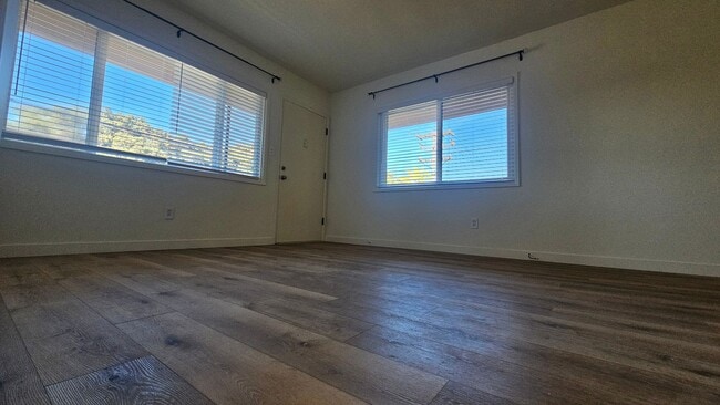 Building Photo - 210901