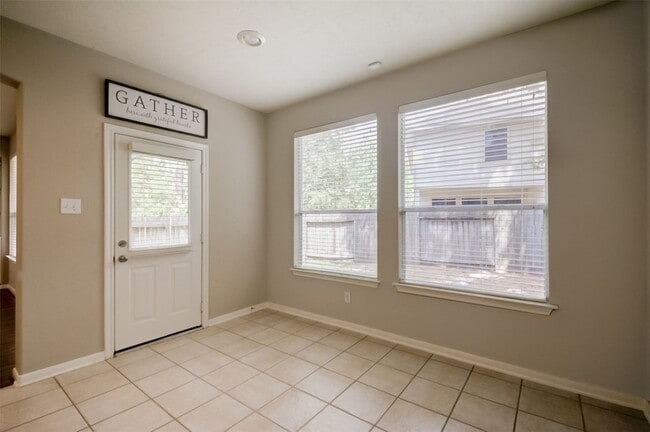 Building Photo - 115 W Burberry Cir