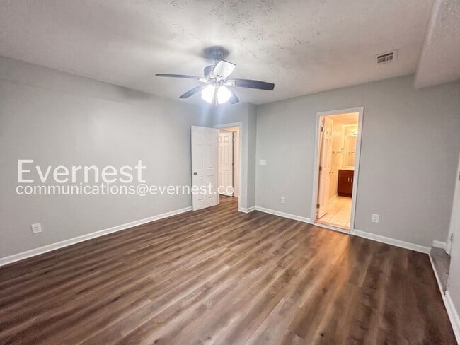 Building Photo - 5 Bed & 4 Bath House in Lithonia / Pet-Friendly /